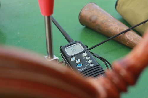 How Far Will A 5 Watt VHF Radio Transmit read